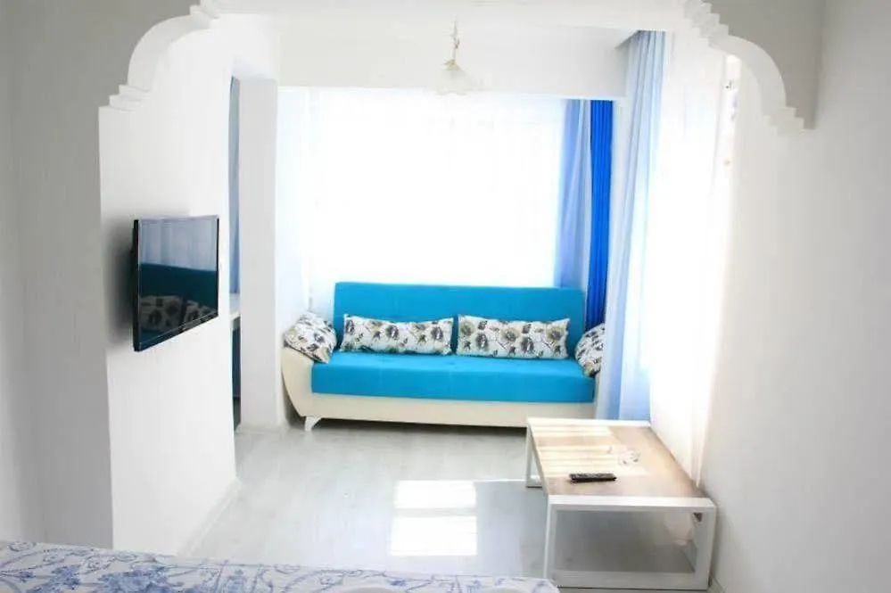 Mavi Butik Apart Çeşme Türkiye